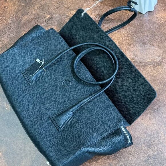 Prestige Tote – Elegance in Every Detail - Picture 10 of 10